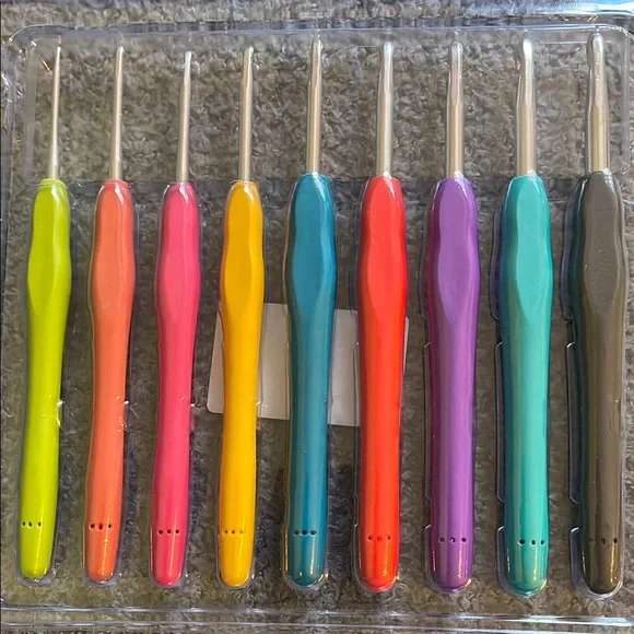 Colorful Crochet Hooks Set - Picture 2 of 2